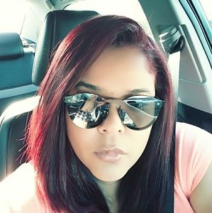 Meet your Posher, Yira